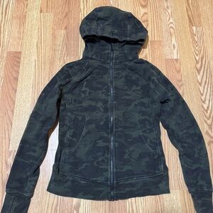 Women's Camouflage Zip-Up scuba